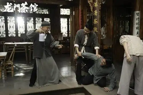 龙门茶馆导演唐少宇抗战大后方,看到平民英雄的故事
