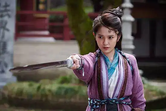 肖茵打狗棍中因饰演哑女而出名,如今在娘道中变身民国白富美