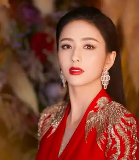 完美关系佟丽娅造型遭吐槽,被陈数高露的职场穿搭抢风头
