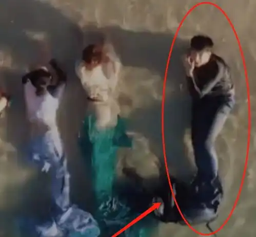 女星们海边cos美人鱼,吉娜再现好身材,金瀚的造型我却看愣了
