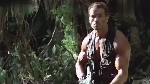 铁血战士你下回用什么诱饵,达奇马上起身,走向了搭建的陷阱