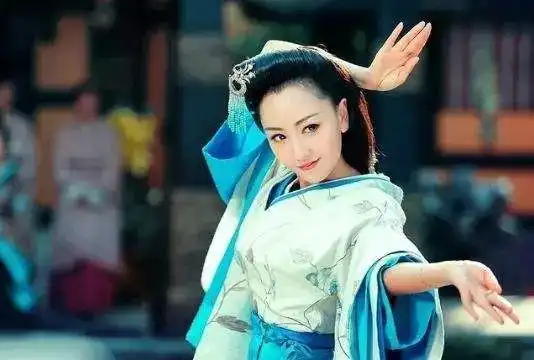 杨蓉回应整容传闻,可以得满分37岁的她颜值还是很能打的
