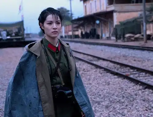 25岁入围金马奖,这个折腾的姑娘,却是不折不扣的搞怪咖