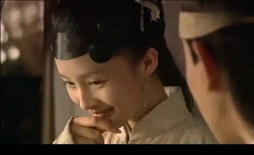 新红楼梦宝玉和宝钗相谈,不料黛玉突然闯入,小妮子又吃醋了
