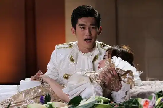 等待绽放打造戏中戏张翰江铠同演莎翁经典
