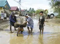 菲律宾风暴遇难者升至652人河畔住宅只剩淤泥