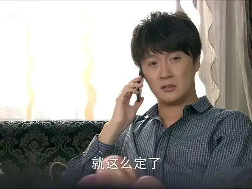 回家的诱惑全家人都在瞒着姗姗,趁她出门时,高母翻看着她的行李箱
