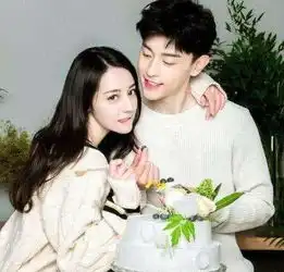 邓伦的皮肤真很好,和众多女演员合照,都比她们白了一个程度
