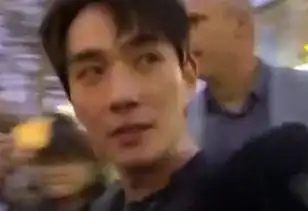 朱一龙被男粉叫老公秒变脸
