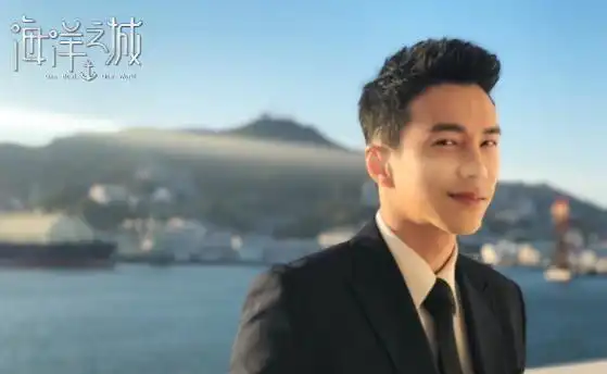 在张翰新剧播出之前,女主持人王丽坤
