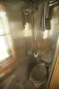 美国男子建造出售迷你小蜗居
