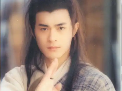 靳东旧照惊艳网友男明星的第一次剧照你还记得吗