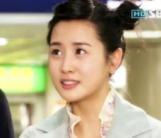 李多海的脸认不出,最新剧照面容变化太大,不再是我记忆中的女孩