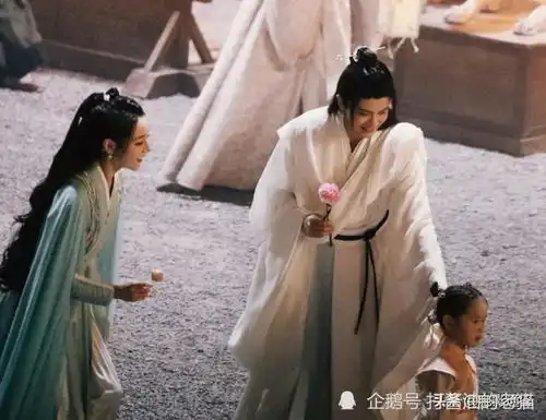 任嘉伦和迪丽热巴新剧与君初相识杀青,令人期待
