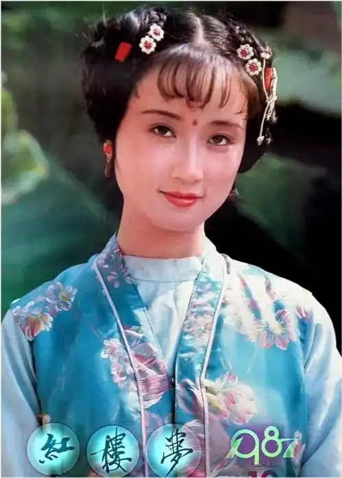 12张老挂历上的红楼梦剧照,是人们绕不开的美好记忆
