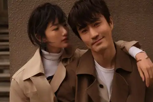 毛晓彤杨玏时尚大片,堪称情侣模板照,网友民政局已经搬来