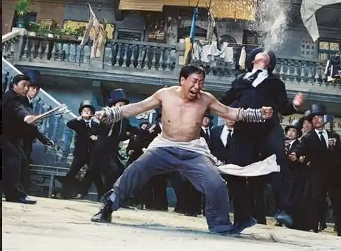 梁朝伟文武造型外泄,撑场地下情无视争议
