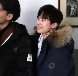 易烊千玺生图被吐槽狠了,脸上粉涂的有点多,张艺兴就自然多了