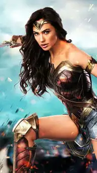 神奇女侠撕逼豹女,盖儿加朵身披战袍抱癌症病童,女神母爱泛滥