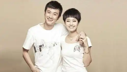 马伊琍带两女儿现身机场,一家三口穿着朴素,单亲家庭孩子咋教育
