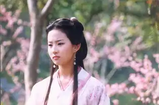 刘亦菲版王语嫣年代久远的照片,羞涩又可爱,鲜嫩的想咬一口