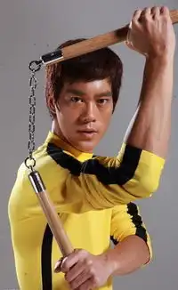 他才是最像李小龙的演员至今无人超越他的儿子叫陈真
