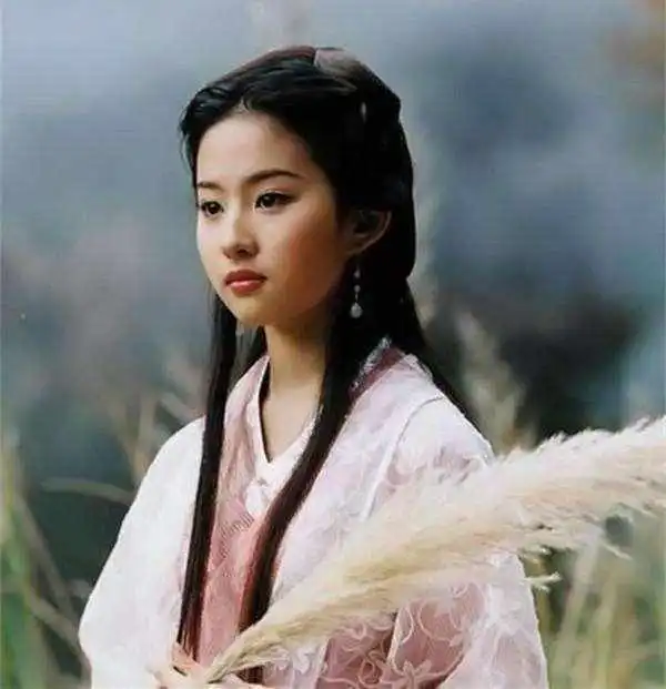 刘亦菲众多古装照中,你能找出来唯一的一张小龙女吗
