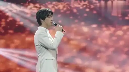 郑云龙现场独唱经典歌曲九儿不愧是声入人心的优秀学员
