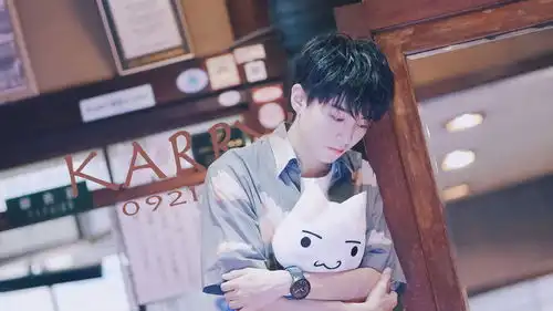 有没有一些王俊凯的高清图片适合做电脑桌面或是一些蓝海图