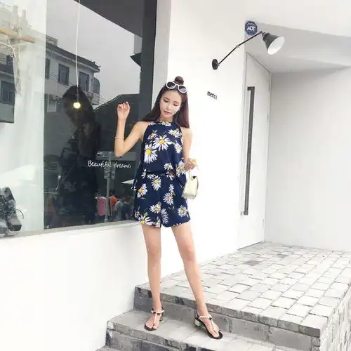 夏天到了赶紧穿上印花时尚套装出去撩骚吧
