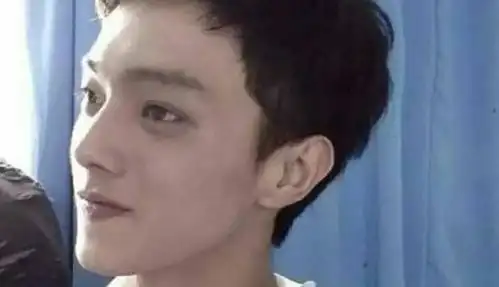 四大男神旧照,罗云熙王一博气质大变,李易峰许凯颜值绝了
