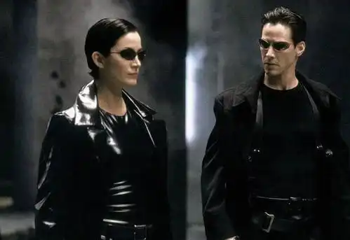 过季的衣服不要扔扮上y2k隔壁小孩都羡慕哭了