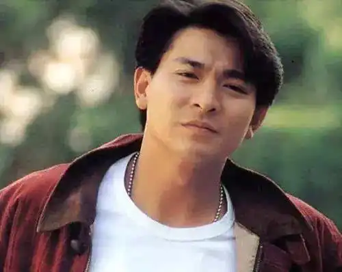 五年前的沈腾稚嫩青涩校草模样,有点刘德华的既视感风尚中国网