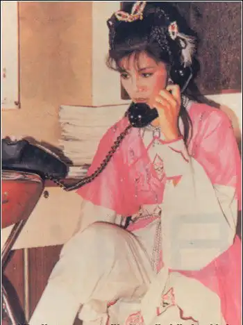 翁美玲楚留香之蝙蝠传奇幕后剧照图三中和她的伯乐关系真好
