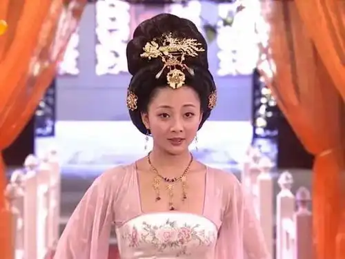 杨贵妃秘史造型盘点国色天香素雅粉嫩鞋子上都是流苏怎能不美
