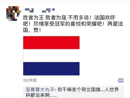 搞笑gif图片笑话下班挤公交车,我和小女孩撞衫了
