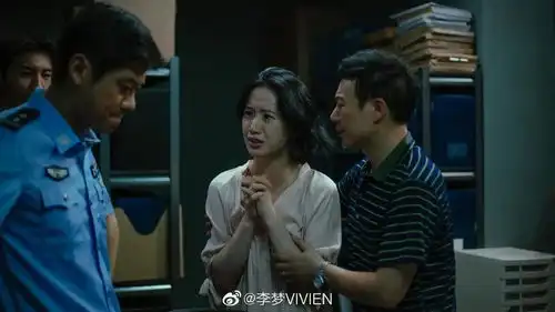 片场加戏撒泼,要求躺着做发型李梦这么能耍大牌吗
