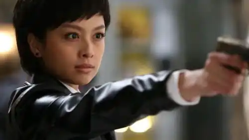 她曾因拒绝陪酒被收回奖杯,与钟汉良是荧幕情侣,今低调嫁入豪门