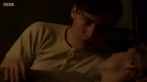 悬疑电影罪恶之家,一个女工的死亡引发的家庭思思考,超经典