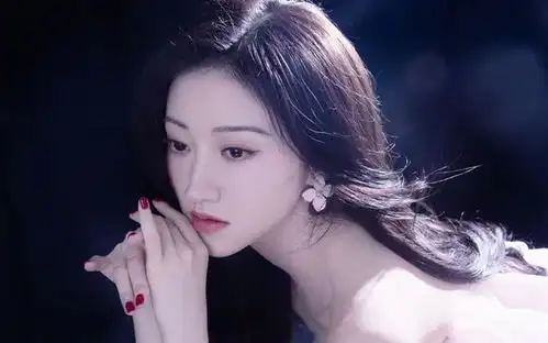 景甜靠司藤出圈大女主式的逆袭,藏着她的上位史