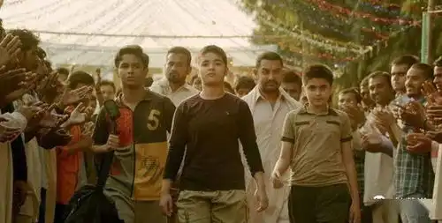 教育的意义是什么花7年跟拍5名少女,那些被称为贱民的印度女孩,如何扭转了命运
