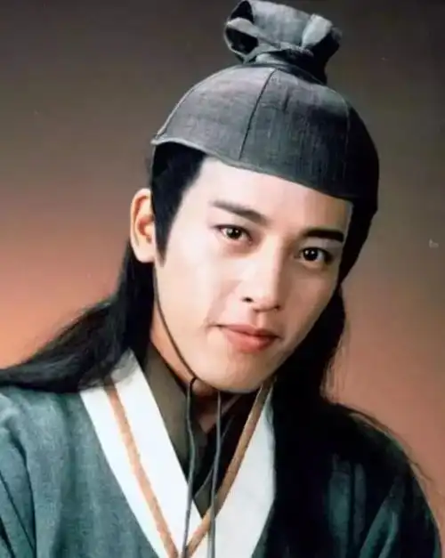 夫妻俩为了不变老,坚持26年不生子不吃肉,54岁近照不敢认