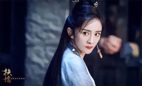 斛珠夫人杨幂弃妆披甲可盐可甜,为何说她具有女侠气质
