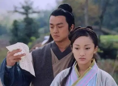 她是射雕英雄传中梅超风,10年不摘帽子,摘下后令人感慨颇多
