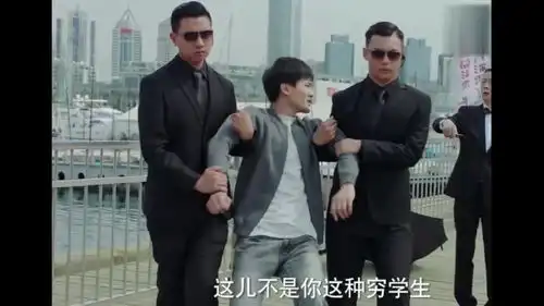 快把我哥带走时分抛弃妹妹与美女去海边玩,时秒看见转身离开