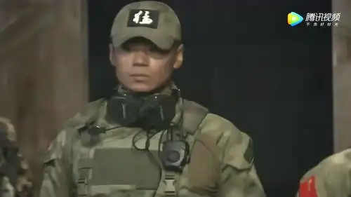 女特种兵爱吃零食,这次被教官抓到,教官的做法让我笑了
