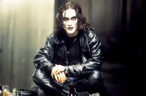 鲍德温所在剧组问题多多,事发前已有枪支走火先例