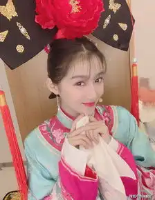 关晓彤疑回应跳舞铁骨铮铮一事,态度坚定,还发了一张自黑图