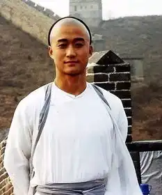 逼疯编剧,晒晕群演,战狼差点没能活着出非洲
