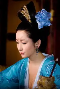 武则天秘史热拍秦海璐低胸造型美艳动人